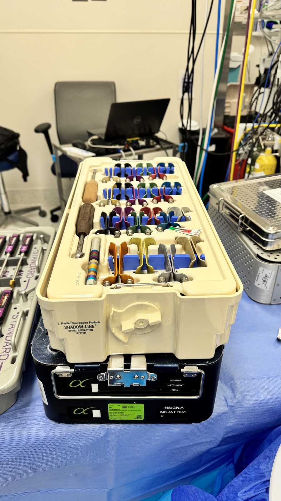 Shadow-Line ACF cervical retractor — tray (detail)